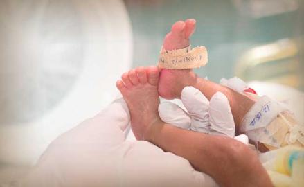 ¿Cuándo el bebé prematuro puede abandonar la UCIN?
